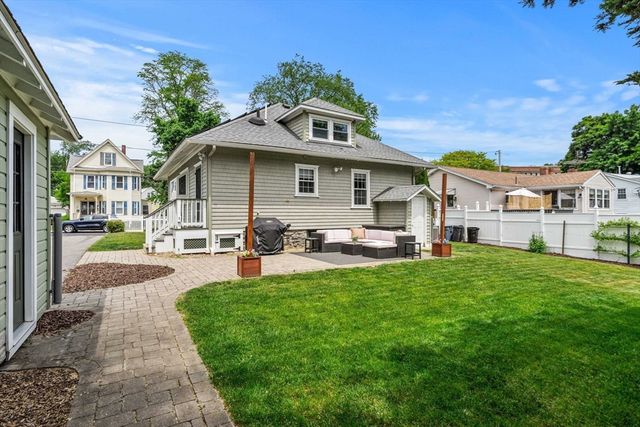 31 Sycamore St, Lowell, MA 01852