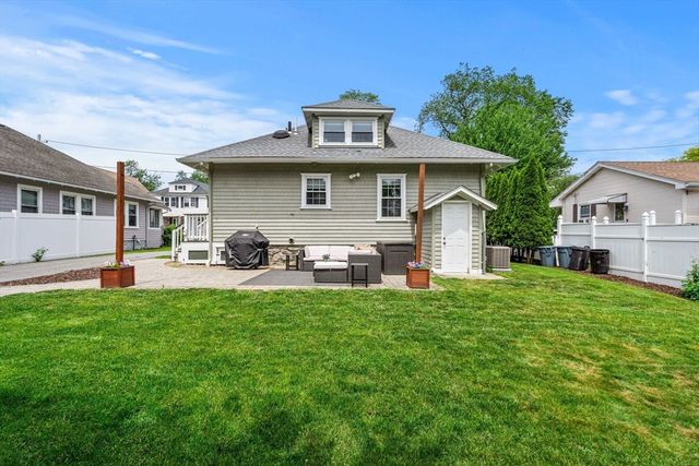 31 Sycamore St, Lowell, MA 01852