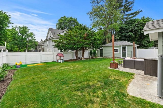 31 Sycamore St, Lowell, MA 01852