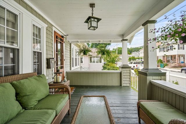31 Sycamore St, Lowell, MA 01852