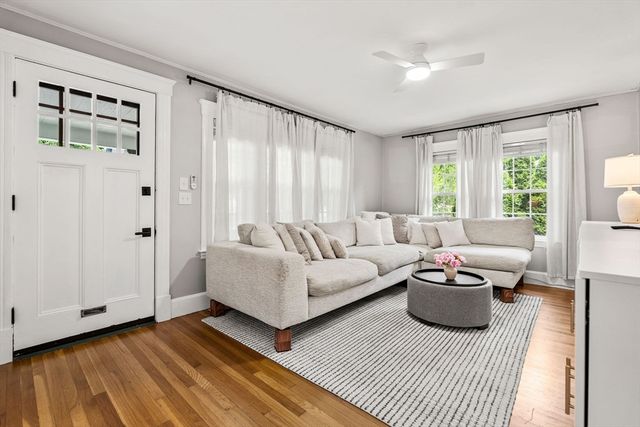 31 Sycamore St, Lowell, MA 01852