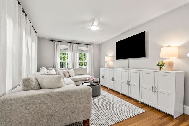 31 Sycamore St, Lowell, MA 01852
