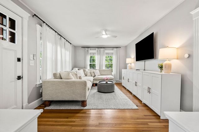 31 Sycamore St, Lowell, MA 01852