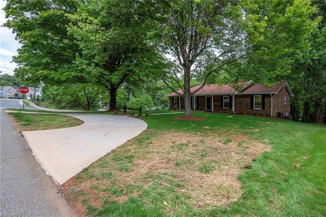 4385 Mashie Drive, Pfafftown, NC 27040