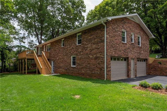 4385 Mashie Drive, Pfafftown, NC 27040
