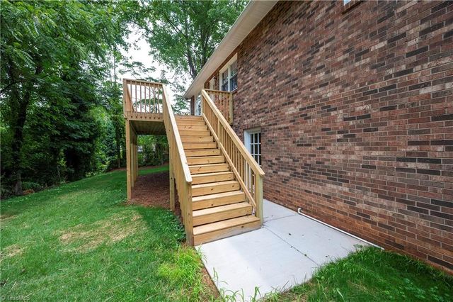 4385 Mashie Drive, Pfafftown, NC 27040