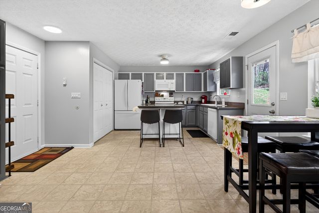 217 Farmbrook Parkway, Stockbridge, GA 30281