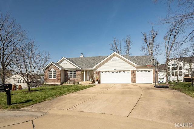 1403 Grizzly Hollow, Wentzville, MO 63385