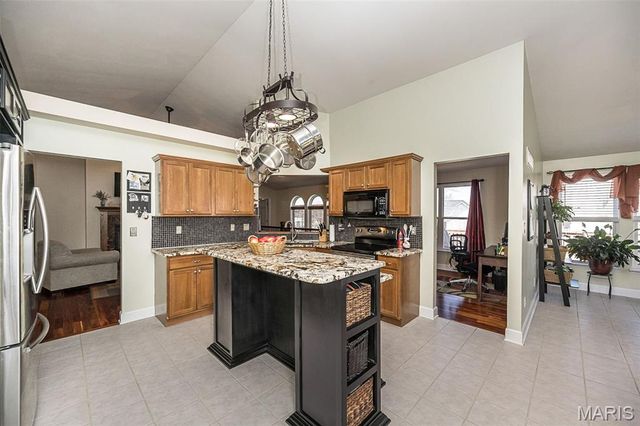 1403 Grizzly Hollow, Wentzville, MO 63385