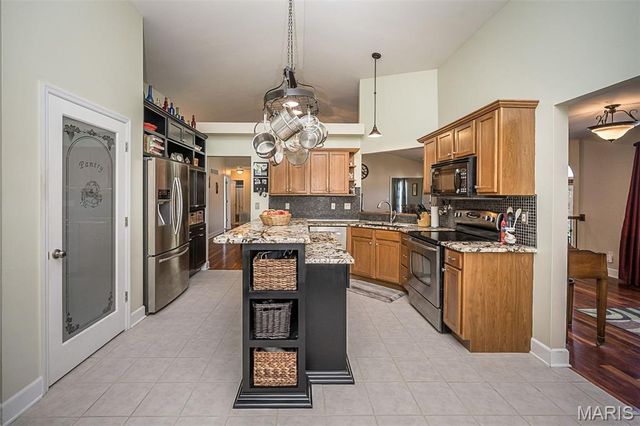 1403 Grizzly Hollow, Wentzville, MO 63385