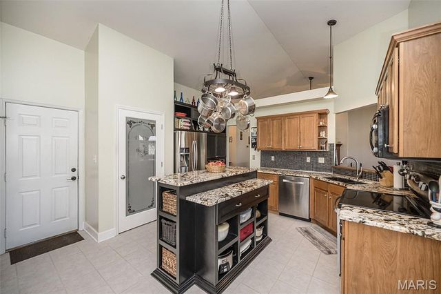 1403 Grizzly Hollow, Wentzville, MO 63385