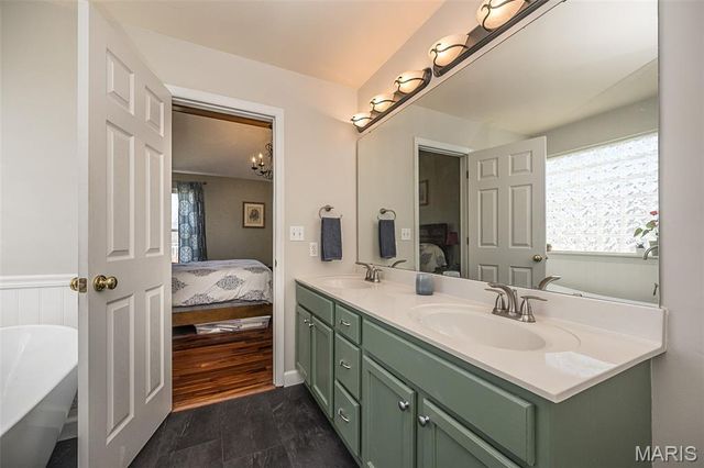 1403 Grizzly Hollow, Wentzville, MO 63385