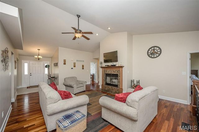 1403 Grizzly Hollow, Wentzville, MO 63385