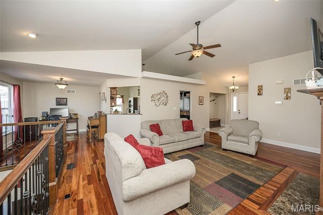 1403 Grizzly Hollow, Wentzville, MO 63385