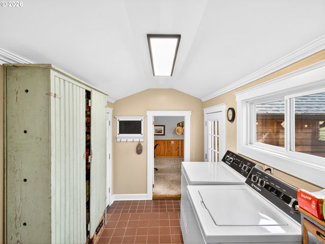 20556 S MAY Rd, Oregon City, OR 97045