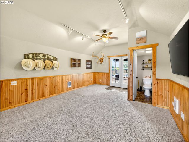 20556 S MAY Rd, Oregon City, OR 97045