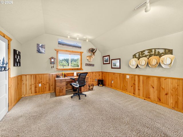 20556 S MAY Rd, Oregon City, OR 97045
