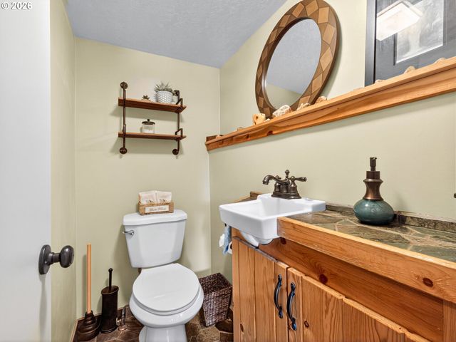 20556 S MAY Rd, Oregon City, OR 97045