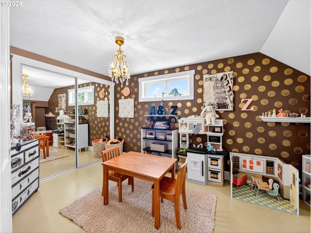 20556 S MAY Rd, Oregon City, OR 97045