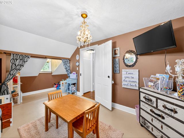 20556 S MAY Rd, Oregon City, OR 97045