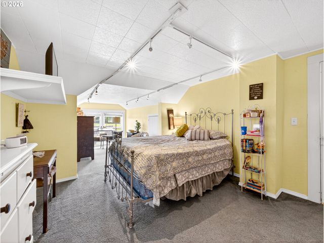 20556 S MAY Rd, Oregon City, OR 97045