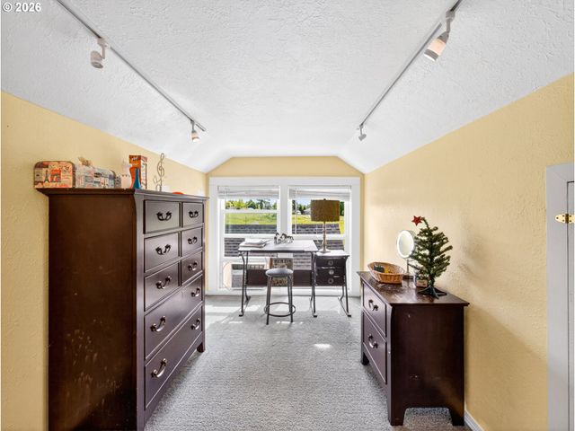 20556 S MAY Rd, Oregon City, OR 97045
