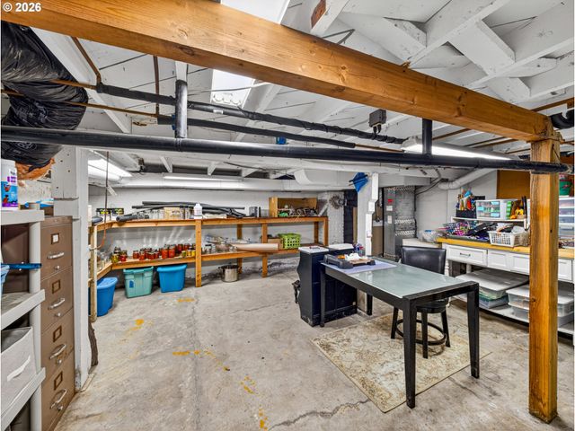 20556 S MAY Rd, Oregon City, OR 97045