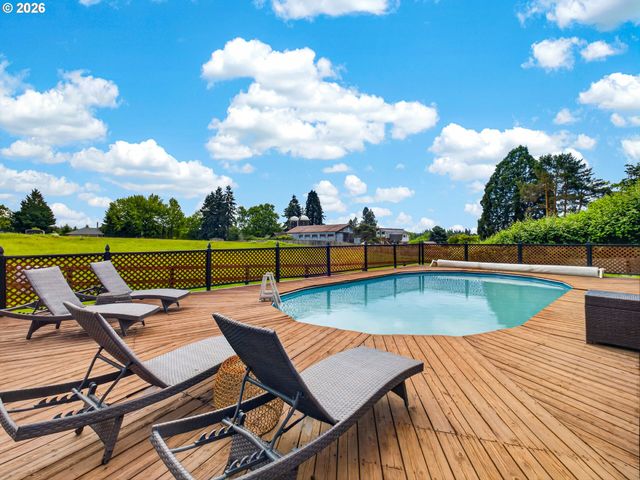 20556 S MAY Rd, Oregon City, OR 97045