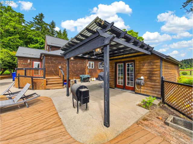 20556 S MAY Rd, Oregon City, OR 97045