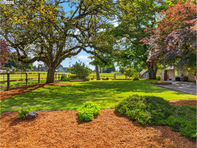 20556 S MAY Rd, Oregon City, OR 97045