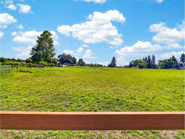 20556 S MAY Rd, Oregon City, OR 97045