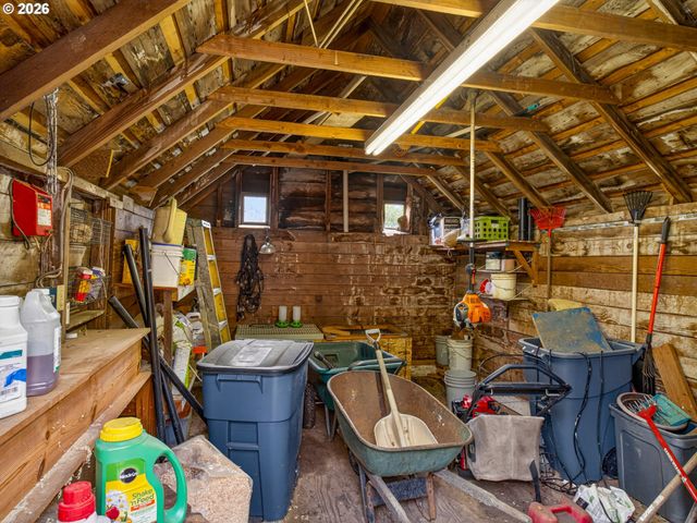 20556 S MAY Rd, Oregon City, OR 97045