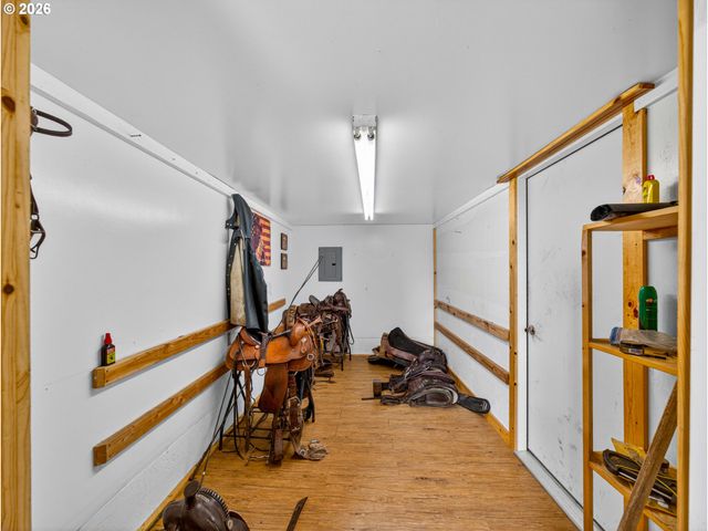 20556 S MAY Rd, Oregon City, OR 97045