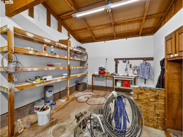20556 S MAY Rd, Oregon City, OR 97045