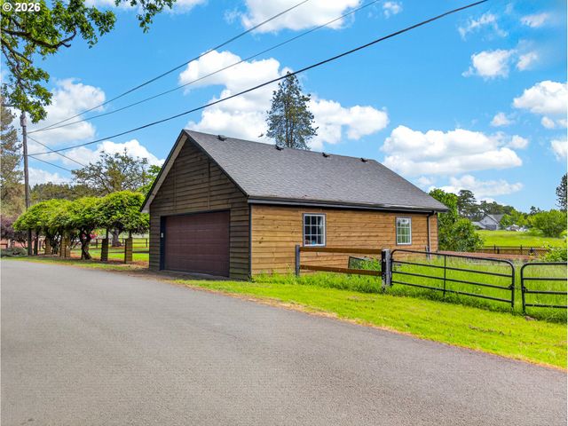 20556 S MAY Rd, Oregon City, OR 97045