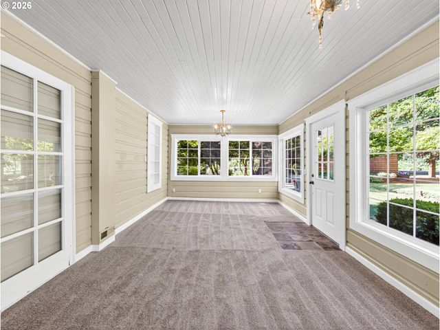 20556 S MAY Rd, Oregon City, OR 97045