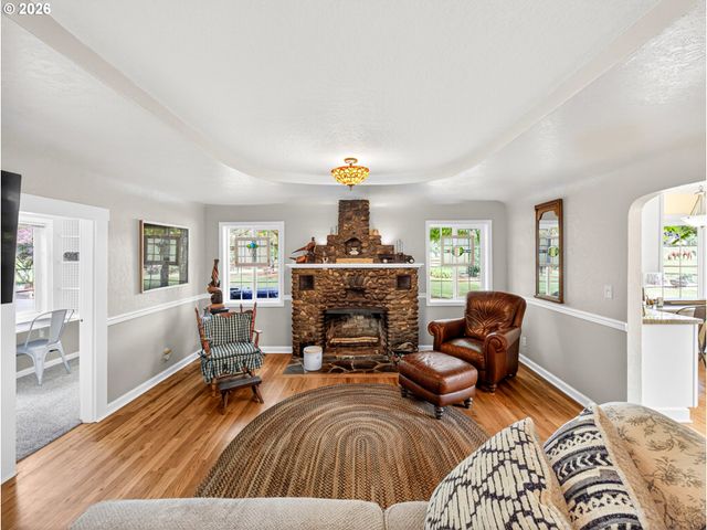20556 S MAY Rd, Oregon City, OR 97045
