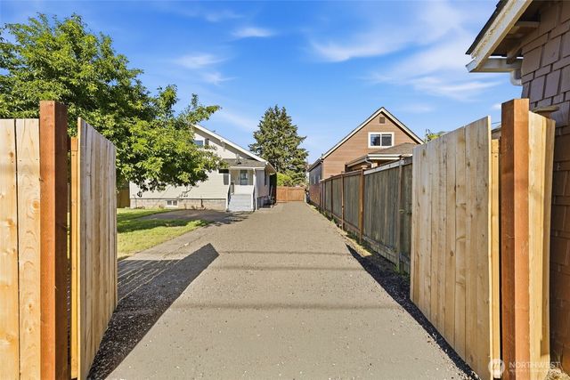 5122 N Shirley Street, Ruston, WA 98407