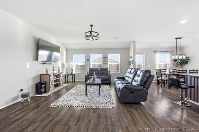 7506 E 159th Street S, Bixby, OK 74008