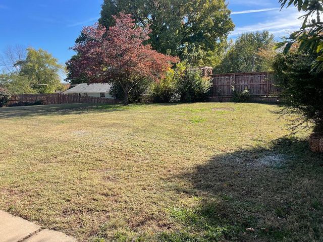 1004 MISSION DR, Boonville, MO 65233