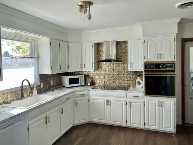 1004 MISSION DR, Boonville, MO 65233