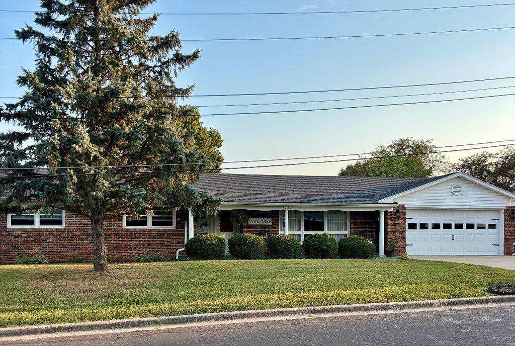 1004 MISSION DR, Boonville, MO 65233