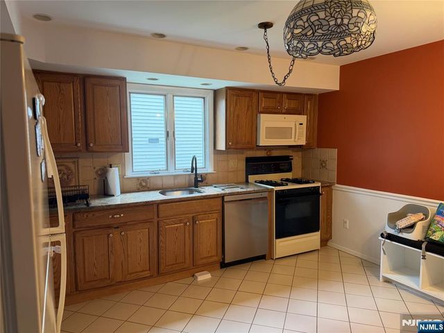 87 McKinley Avenue, Lodi, NJ 07644