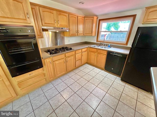 986 SHERBROOK CIR, Somerdale, NJ 08083