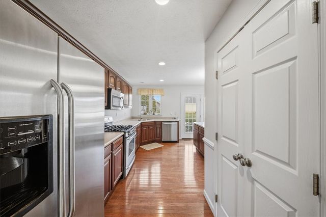 157 Kensington Dr, Ohio Twp, PA 15237