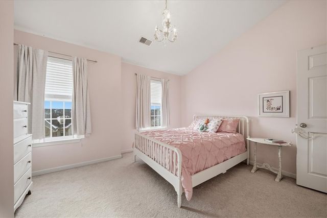 157 Kensington Dr, Ohio Twp, PA 15237