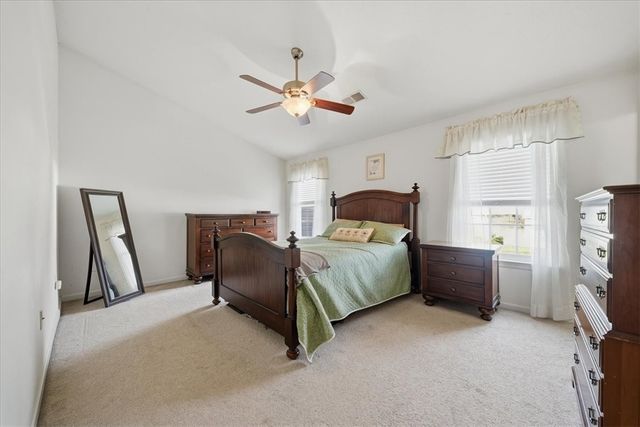 157 Kensington Dr, Ohio Twp, PA 15237