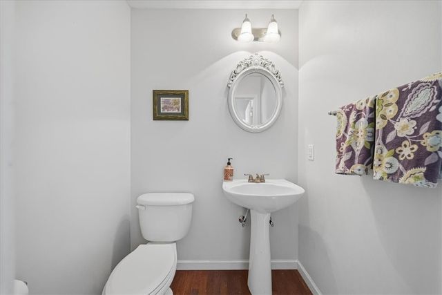 157 Kensington Dr, Ohio Twp, PA 15237