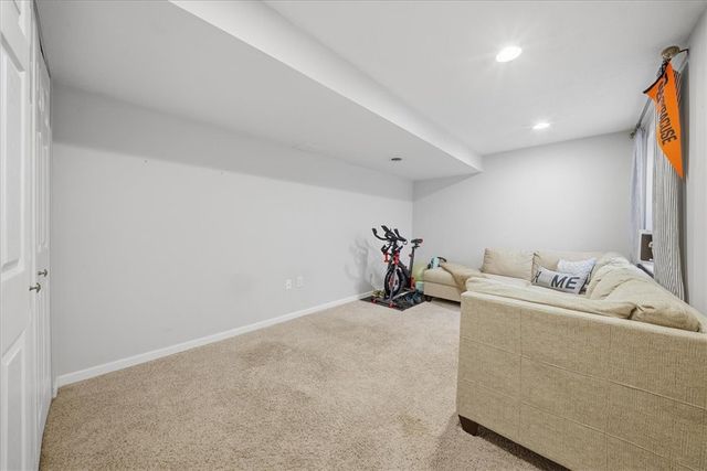 157 Kensington Dr, Ohio Twp, PA 15237