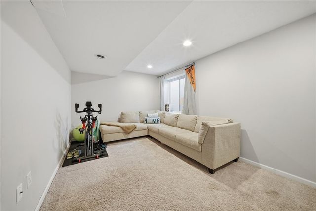 157 Kensington Dr, Ohio Twp, PA 15237